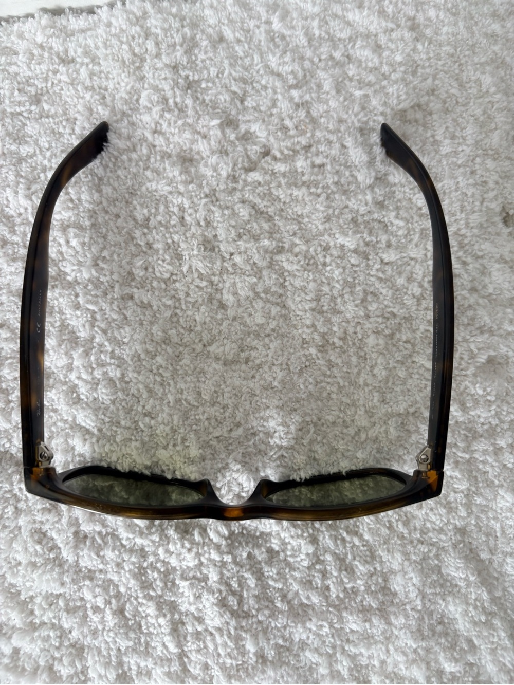 Ray-Ban New Wayfarer Classic
Tortoise Frame with Polarized Green Lenses RB 2132 - Picture 4 of 15